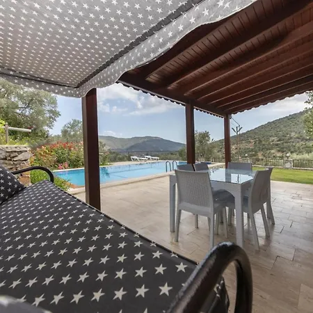 Refreshing Near Milas-bodrum Airport 빌라 굴루크